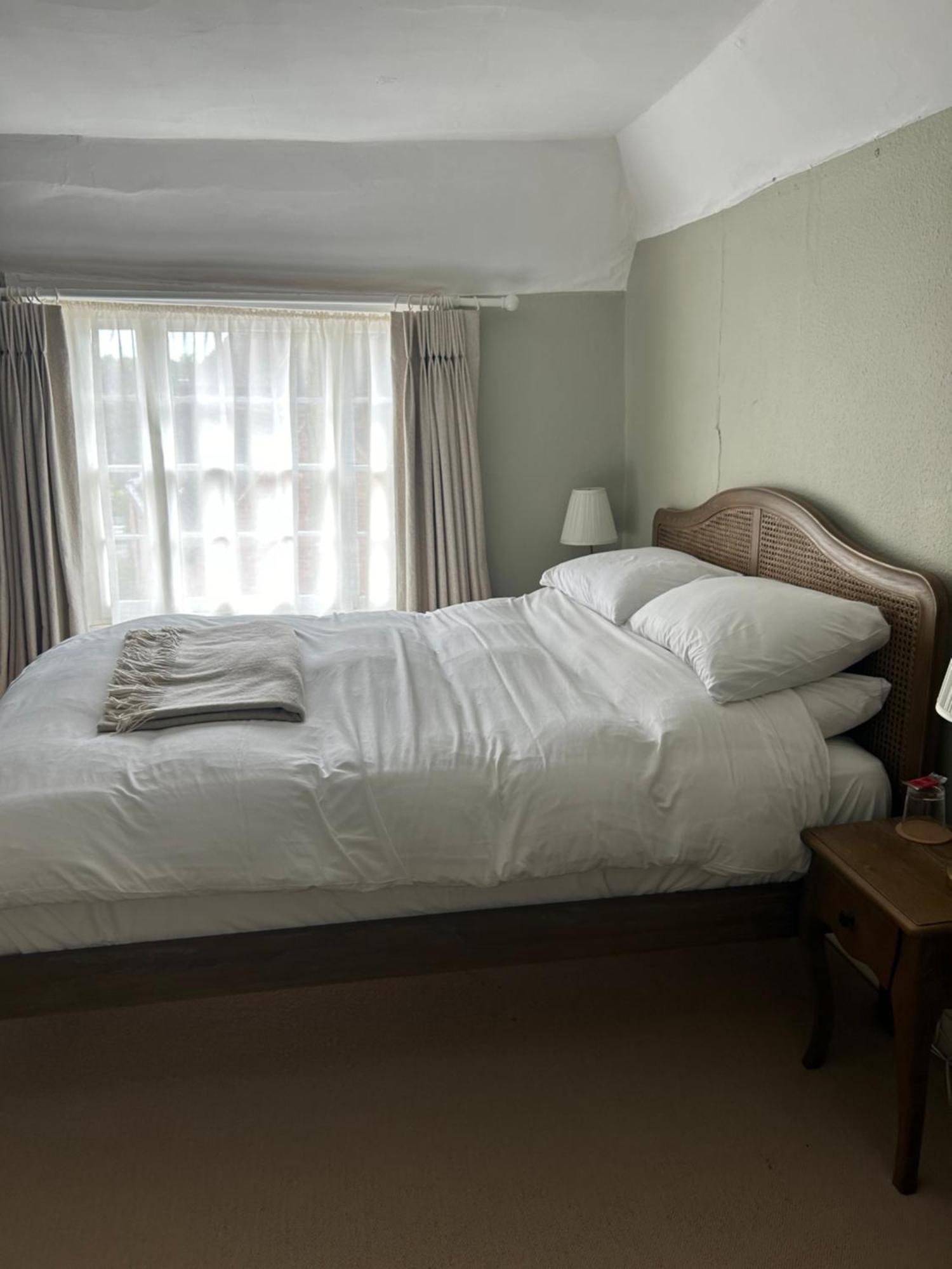 The White Horse 4*